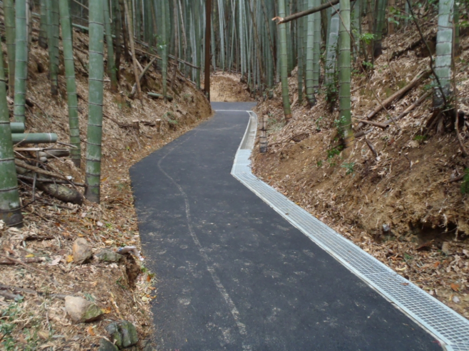 京都第二外環状道路西京区内側道部整備工事 写真4
