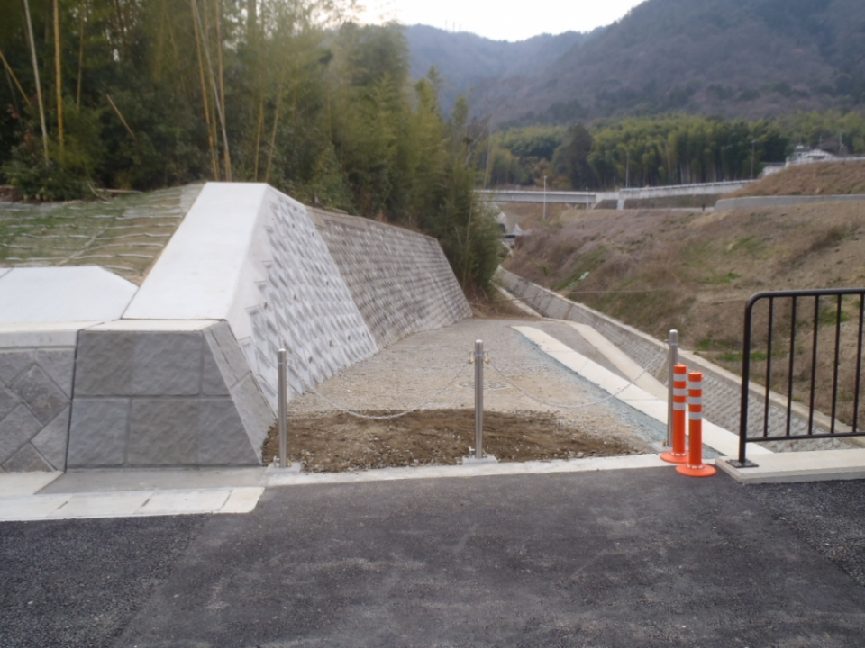 京都第二外環状道路西京区内側道部整備工事　写真5