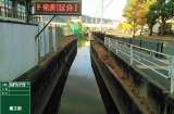 ①都市基盤河川改修事業 新川改修(その6)工事 ②新川公共関連工事 写真1
