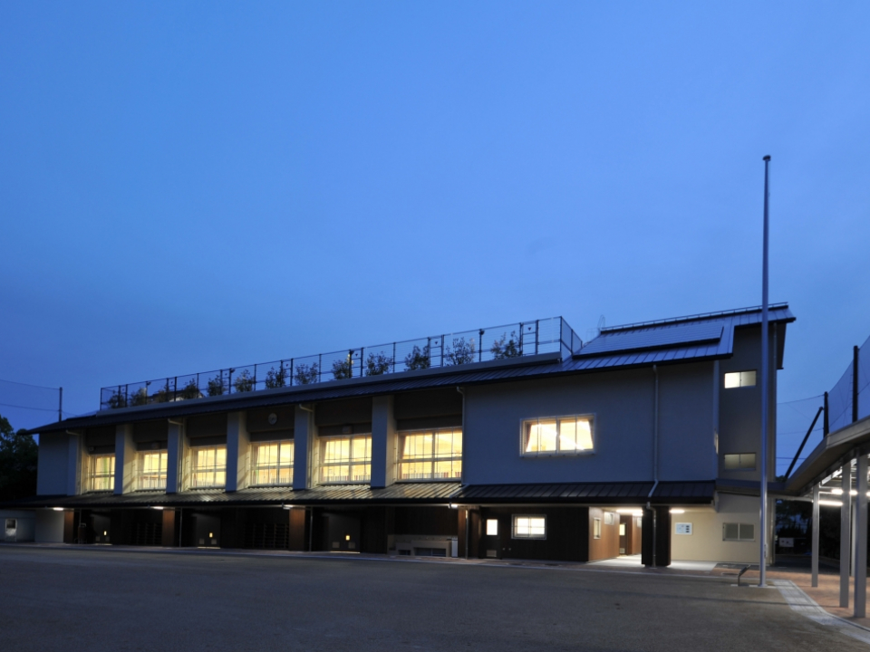 京都市立醍醐中学校体育館・テニスコート複合施設　写真4