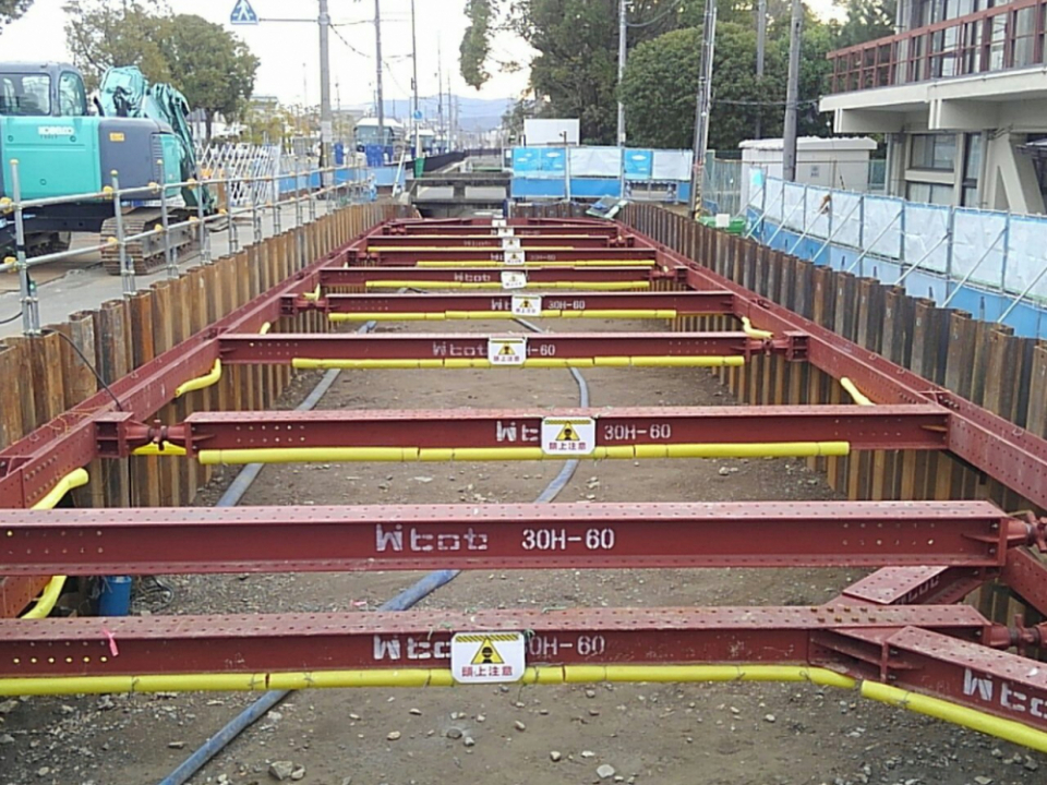 ①都市基盤河川改修事業 新川改修(その6)工事 ②新川公共関連工事 写真4